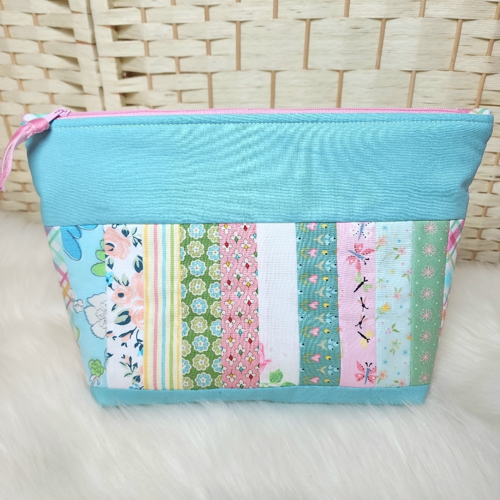 Handmade Quilted Large Makeup Travel Bag Free Standing Lined